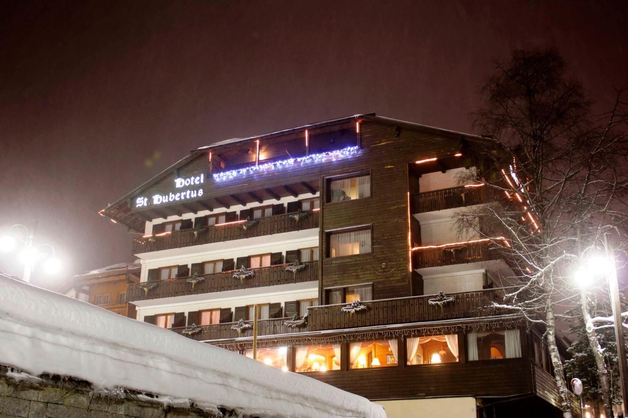 Hotel Garni St. Hubertus Madonna Exterior foto