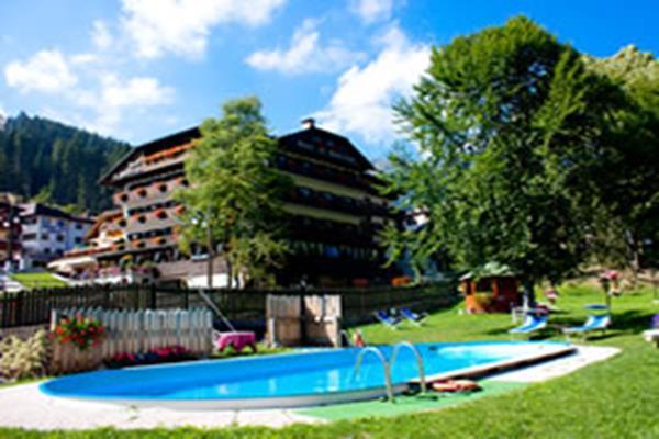 Hotel Garni St. Hubertus Madonna Exterior foto